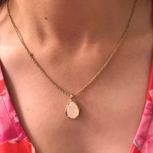 Kendra Scott necklace